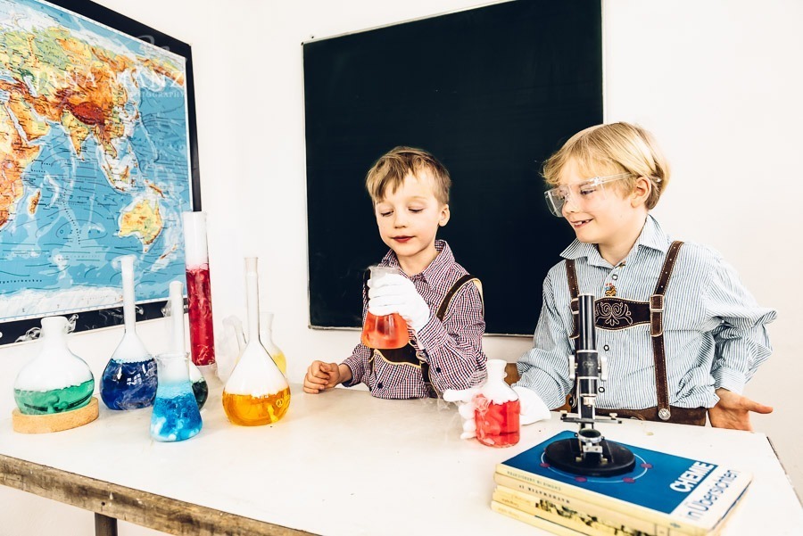 Fotoshooting: Kinderfotografie im Chemielabor - Experimente mit