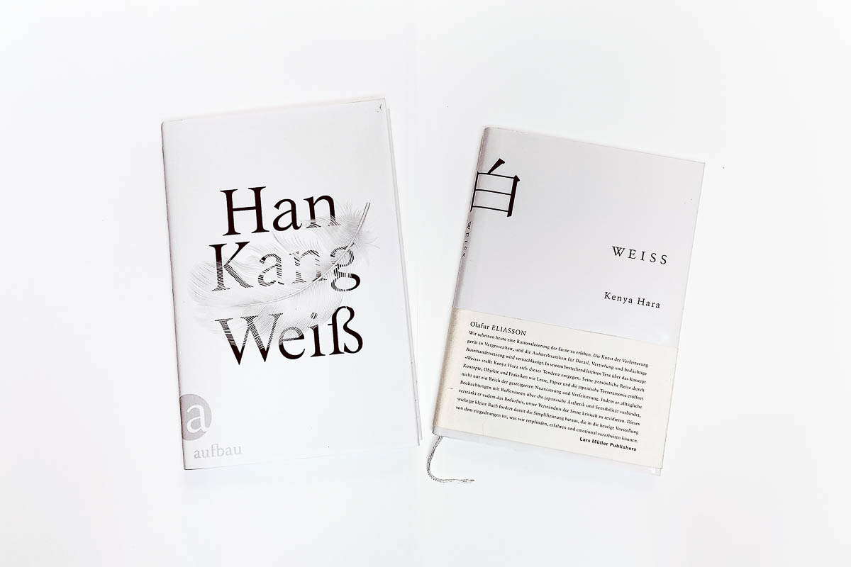 Die Kunst des Weiß: Eine Reise durch Poesie und Philosophie von Han Kang und Kenya Hara
Wenn Weiß mehr ist als nur eine Farbe: Zwei Perspektiven aus Korea und Japan
Buchvorstellung und Vergleich „Weiß 흰“ von 한강 Hang Kang und „Weiß 白 Shiro“ von Ken’ya Hara 原 研哉